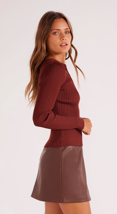 AMBER CUT OUT KNIT TOP - CHOCOLATE